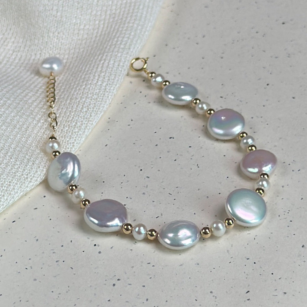 Elegant | Natural oblate Baroque pearls Bracelet