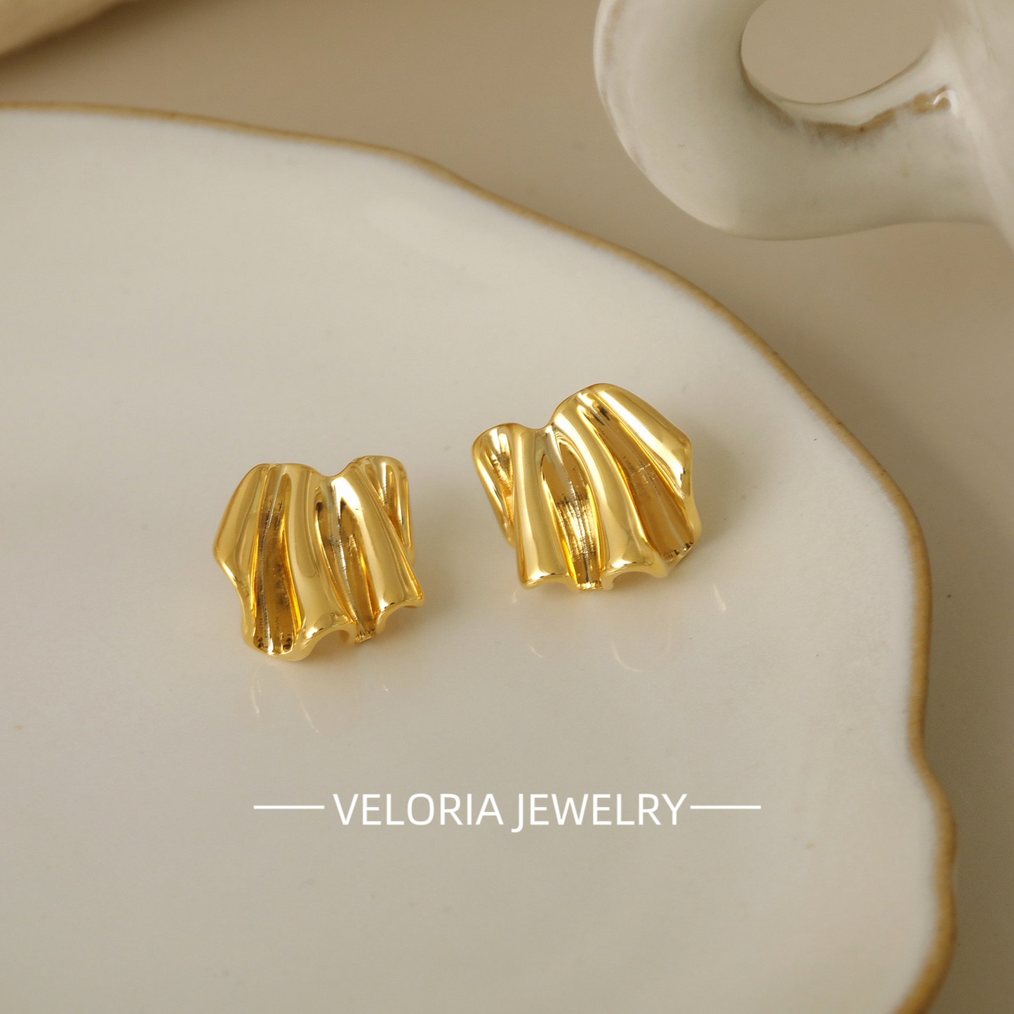 Metal Style | 18K-gold Metal Wave Earrings