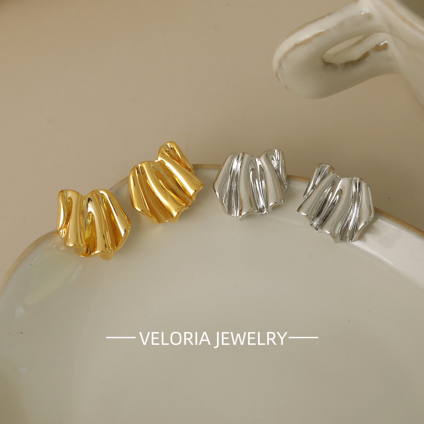 Metal Style | 18K-gold Metal Wave Earrings