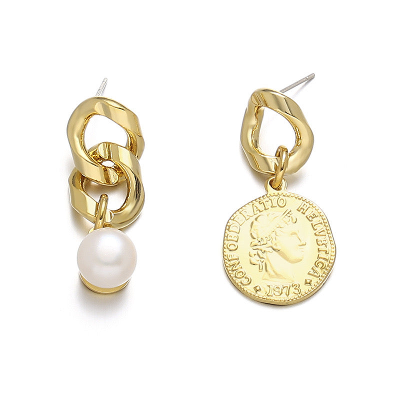 Fashion | 18K-gold Copper Vintage Portrait Coin Natural Pearls Asymmetrical Earrings