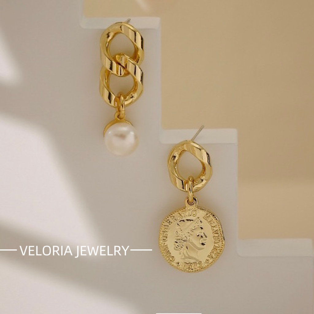 Fashion | 18K-gold Copper Vintage Portrait Coin Natural Pearls Asymmetrical Earrings