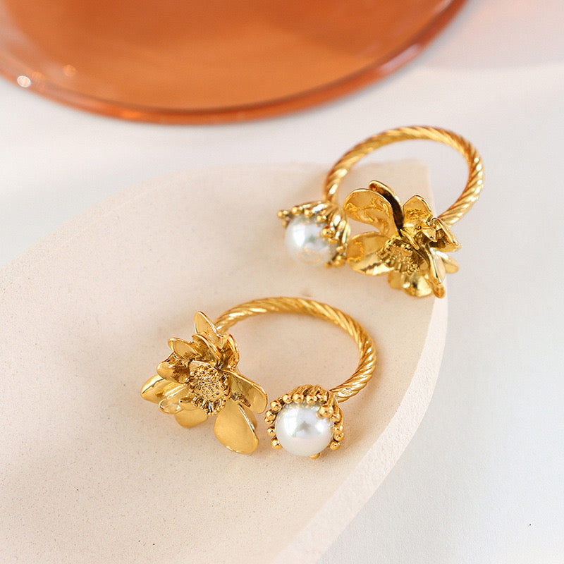 Romance | Romance Flower Adjustable Ring