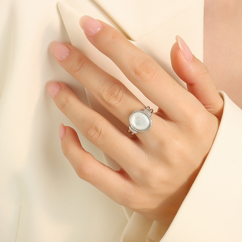 Simple | 18K-Gold White Sea Shell Adjustable Ring