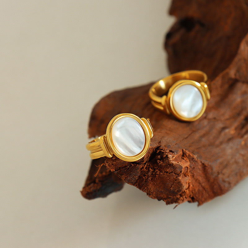 Simple | 18K-Gold White Sea Shell Adjustable Ring