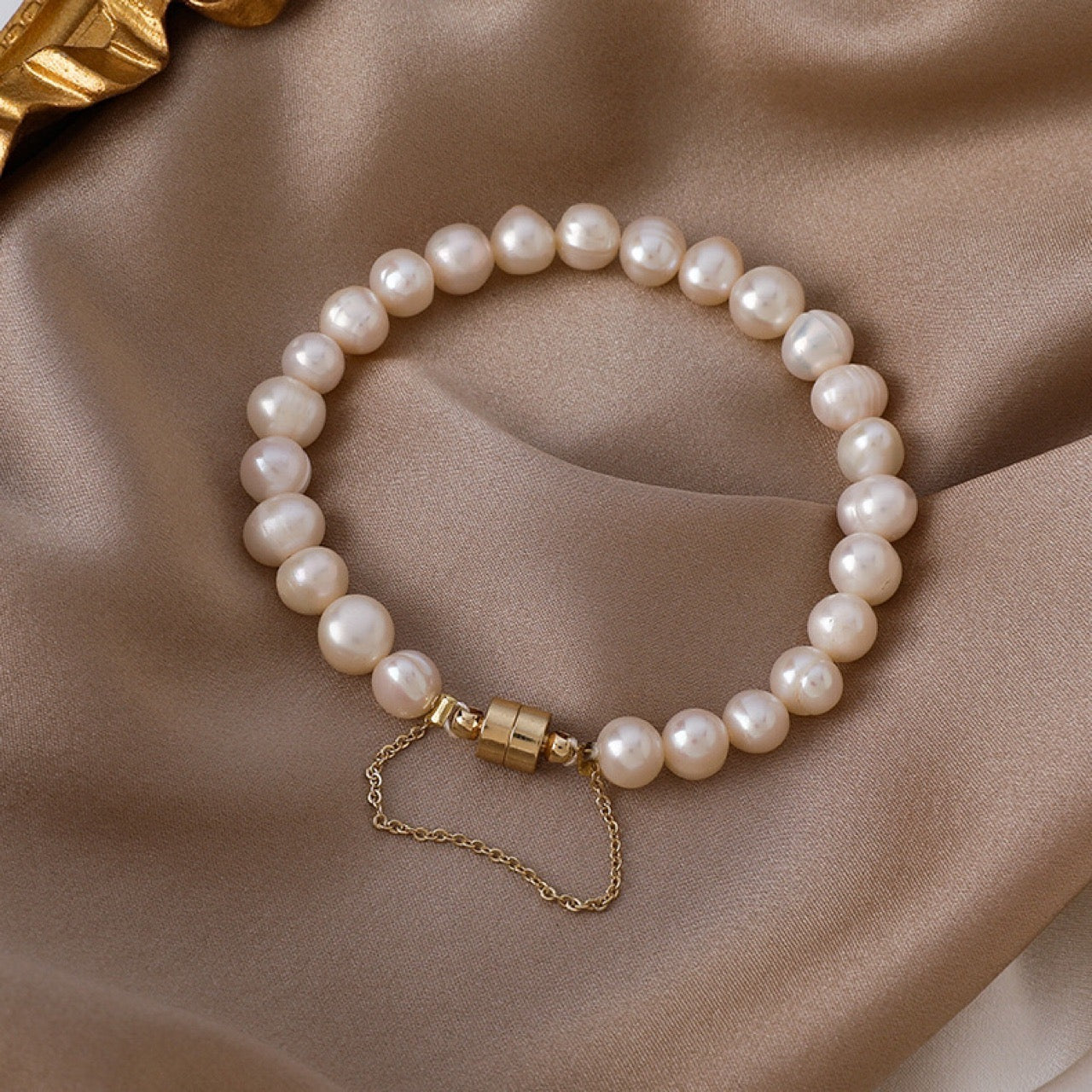 Elegant | Natural Freshwater Pearls Magnetic clasp Bracelet