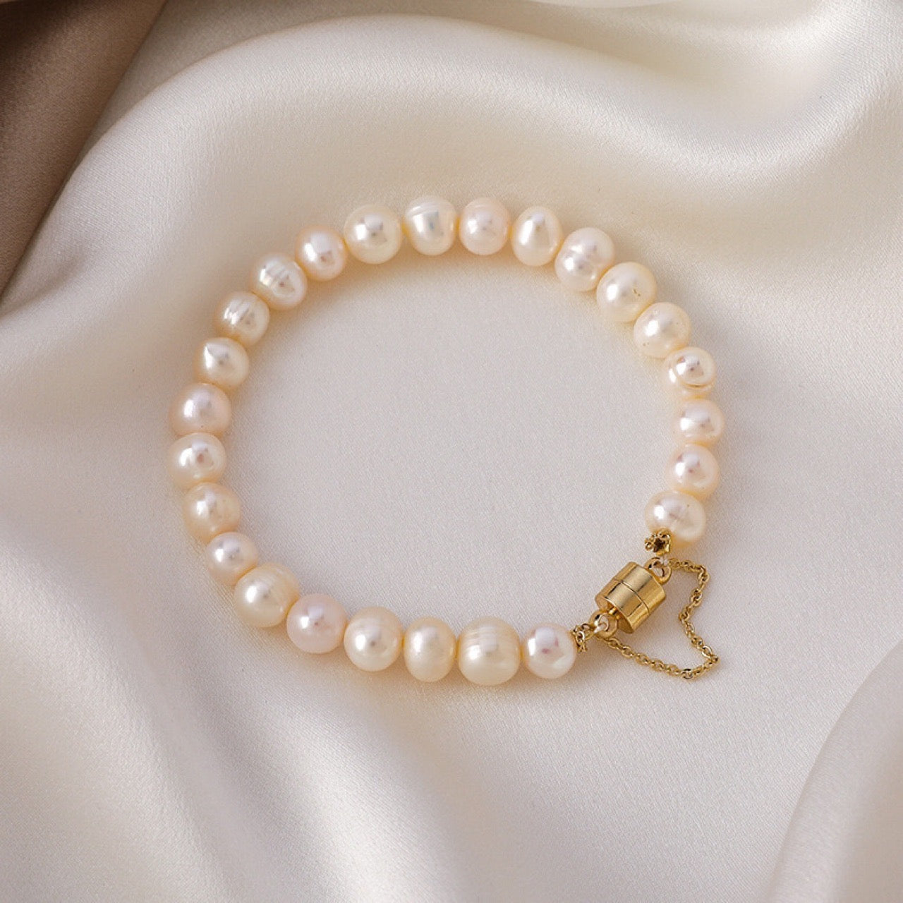 Elegant | Natural Freshwater Pearls Magnetic clasp Bracelet